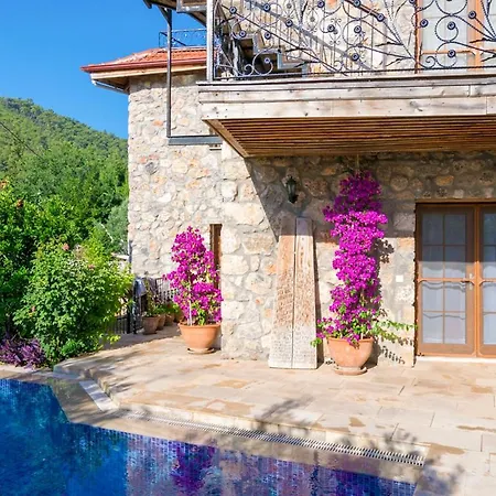 Kinali Sleeps 6 Pool Air Con Wifi Keciler