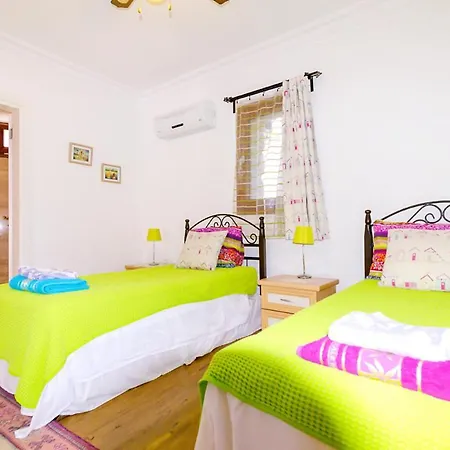 Villa Kinali Sleeps 6 Pool Air Con Wifi Keciler