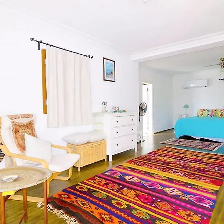 Kinali Sleeps 6 Pool Air Con Wifi *