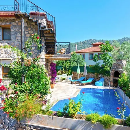 Kinali Sleeps 6 Pool Air Con Wifi Keciler
