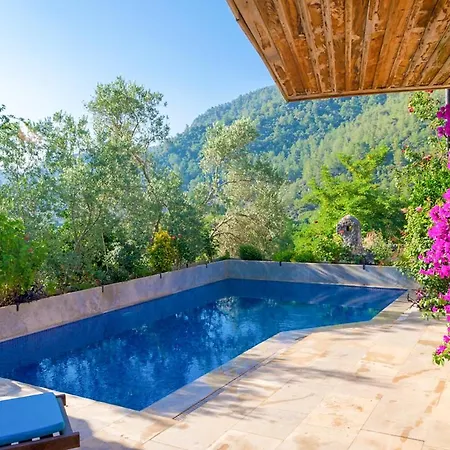 Kinali Sleeps 6 Pool Air Con Wifi Villa *